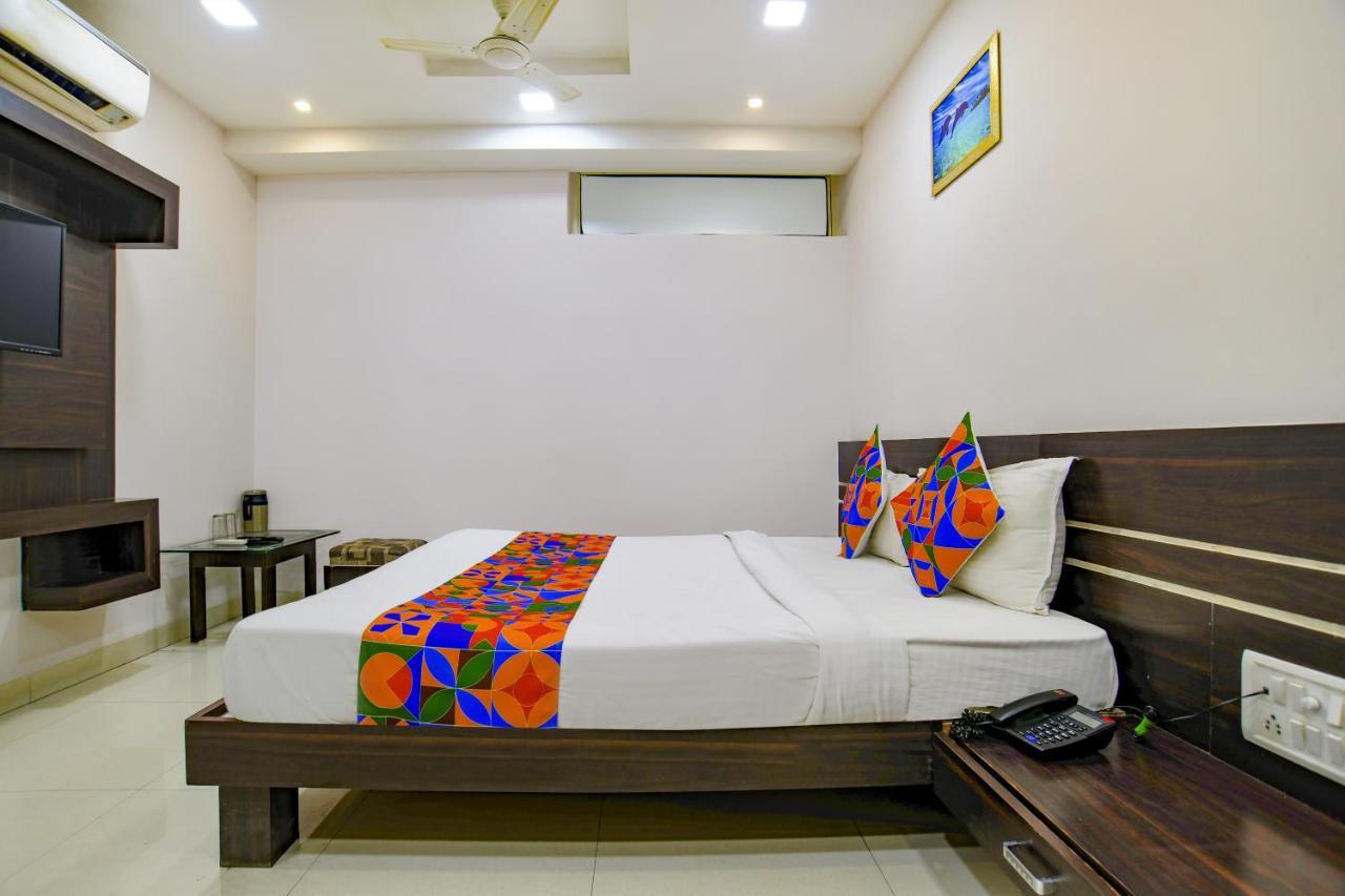 โอโย 8882 โฮเต็ล พิศุรี เรซิเดนซี Hotel อินดอร์ ภายนอก รูปภาพ